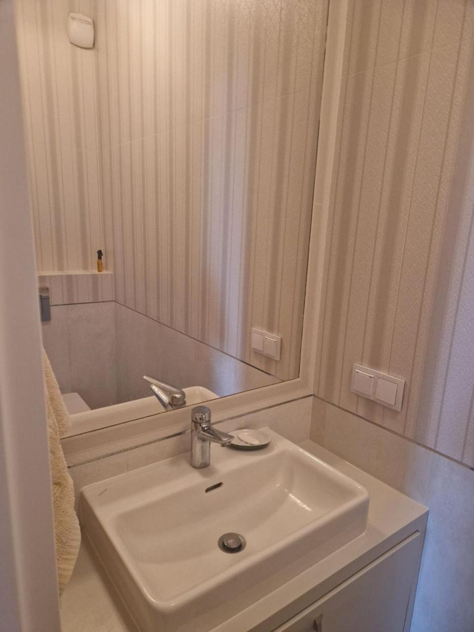 ורשה Chopin Airport Apartments מראה חיצוני תמונה